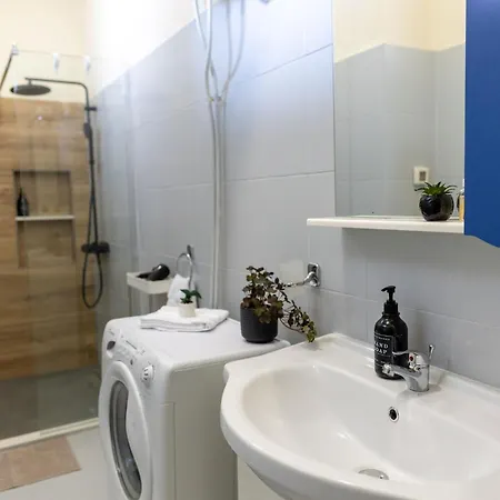 Apartment Designer - Views In The Heart Of Town