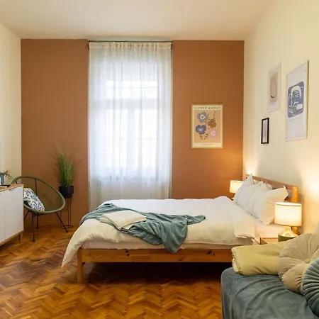 Central Apartment *