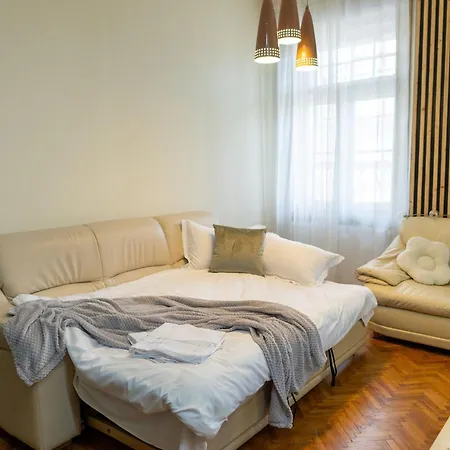 Apartment Designer - Views In The Heart Of Town