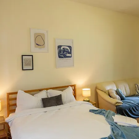 Designer - Views In The Heart Of Town Apartment *