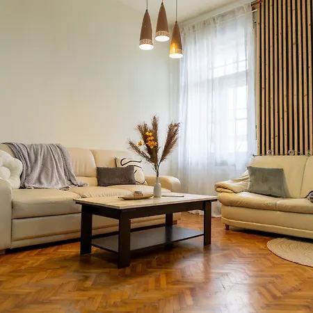 Central Apartment *