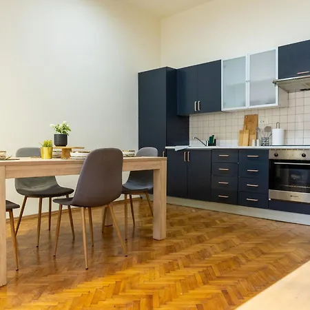 Apartment Designer - Views In The Heart Of Town