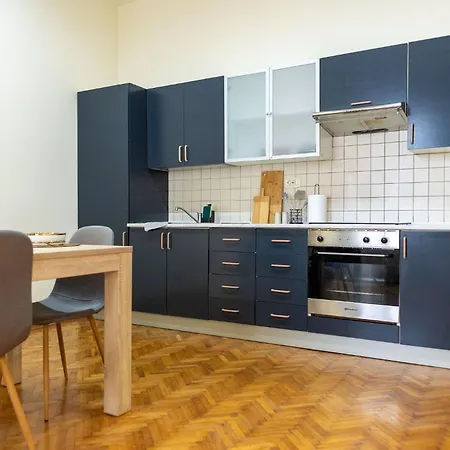 Designer - Views In The Heart Of Town *