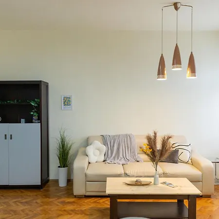 Designer - Views In The Heart Of Town Apartment *