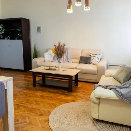 Apartment Designer - Views In The Heart Of Town *