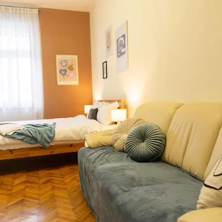 Apartment Designer - Views In The Heart Of Town *