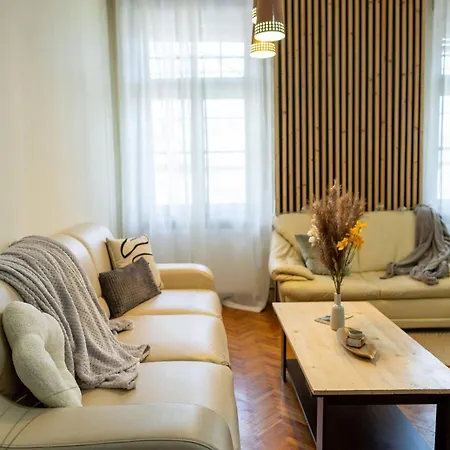 Apartment Designer - Views In The Heart Of Town