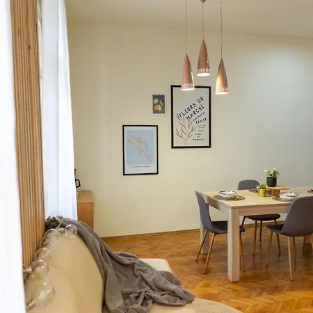 Apartment Designer - Views In The Heart Of Town *